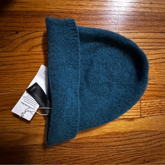 Eileen Fisher Cashmere Silk Boucle Bliss Hat Beanie - Picture 6 of 11